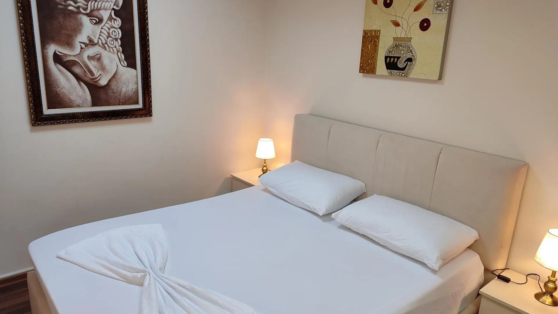 Lb Apartments Tirana Albânia