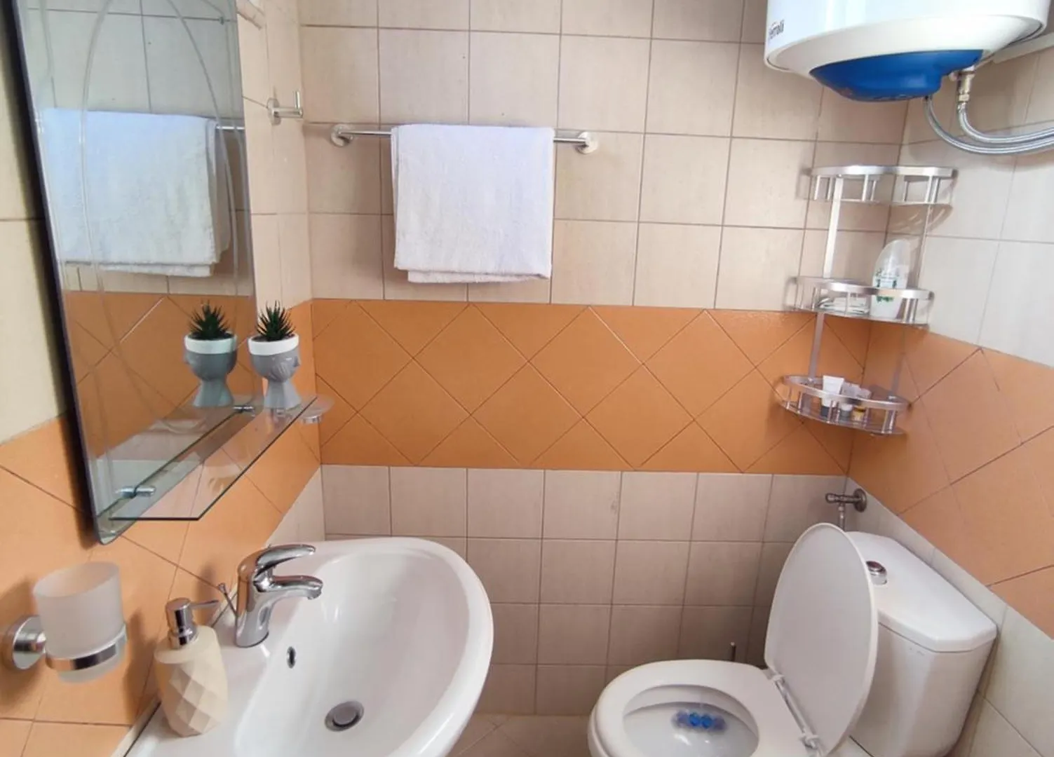 Lb Apartments Tirana 0*,  Albânia